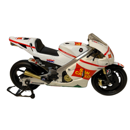 Modello in Scala Honda Gresini RC212V 2010 - Edizione da Collezione Autografato