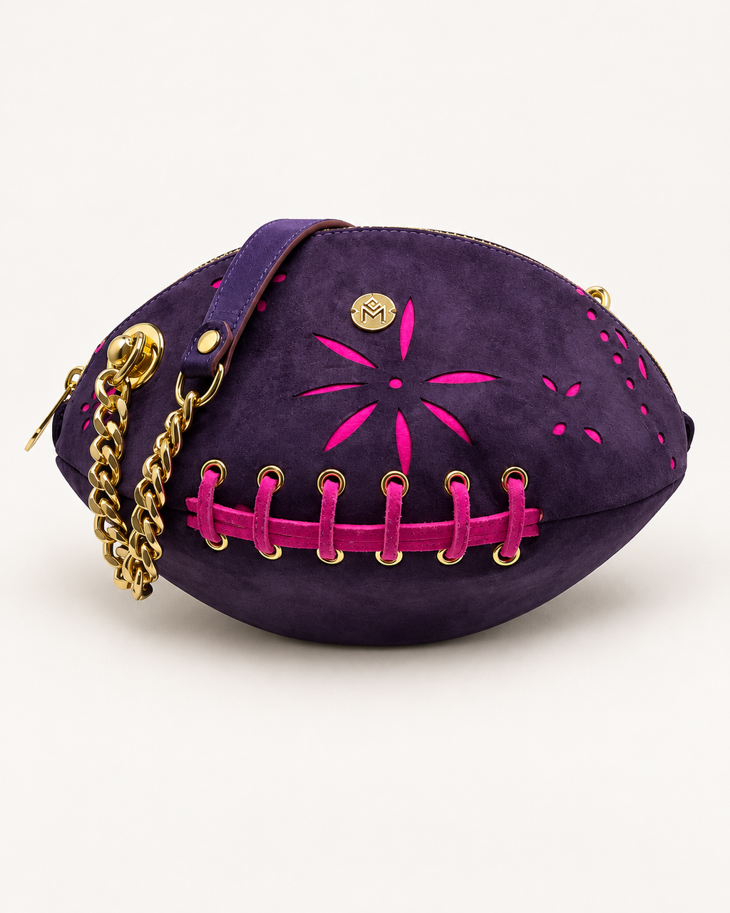 Clarisa Iris, borsa a pallone viola con trafori floreali e intreccio frontale fucsia – Eden Montero